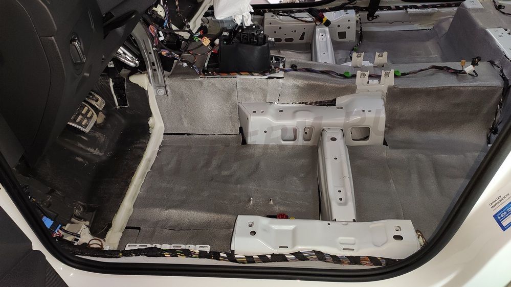 Шумоизоляция пола VW Tiguan