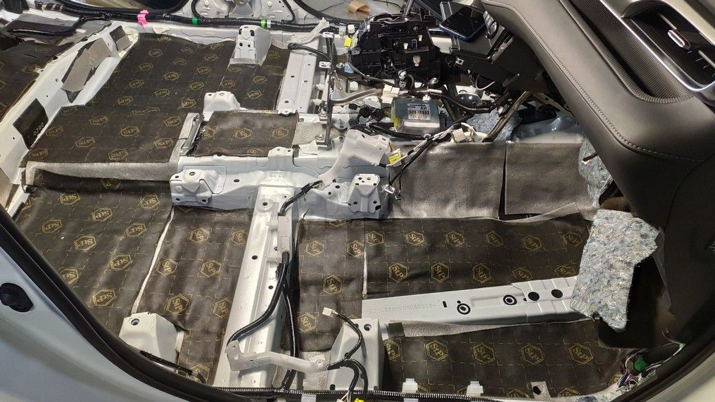 Toyota Highlander (XU60) - шумоизоляция пола