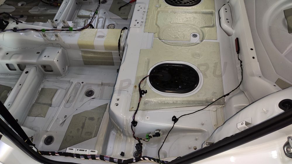 Шумоизоляция пола VW Tiguan