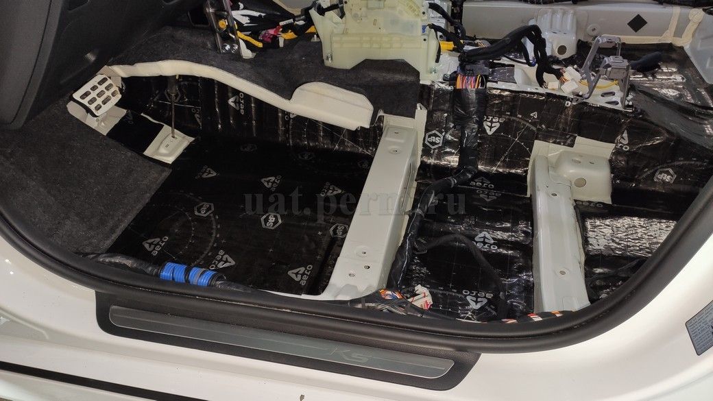 Шумоизоляция пола KIA K5