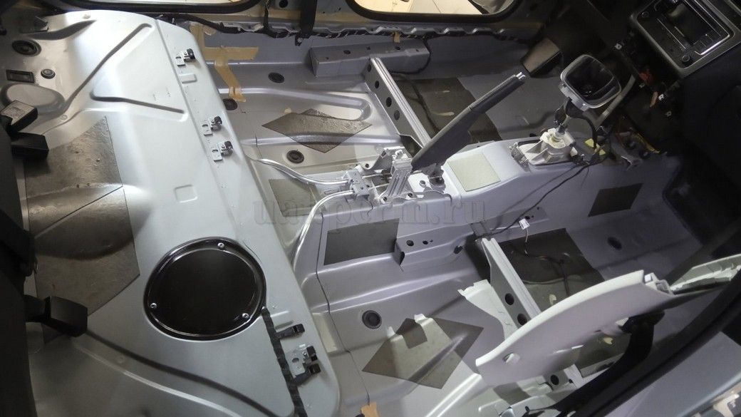 VW Polo - шумоизоляция пола