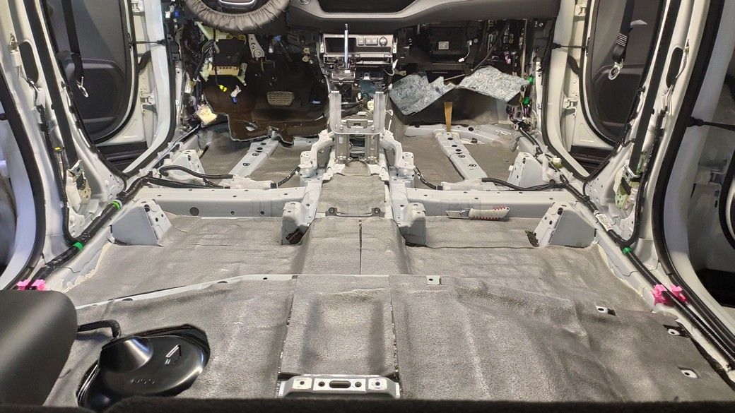 Toyota Highlander (XU60) - шумоизоляция пола