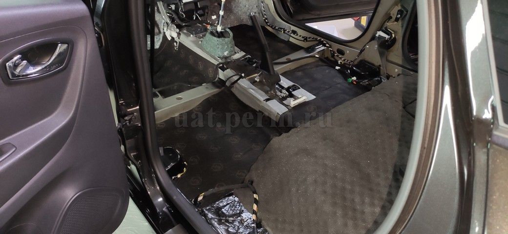 Renault Kaptur - шумоизоляция пола