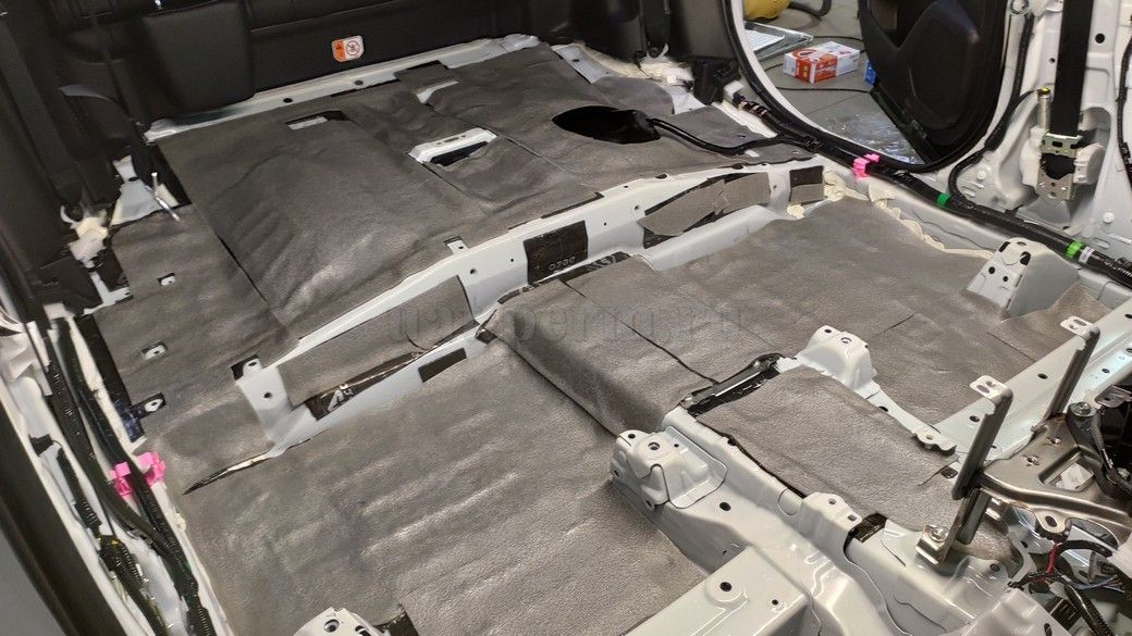 Toyota Highlander (XU60) - шумоизоляция пола