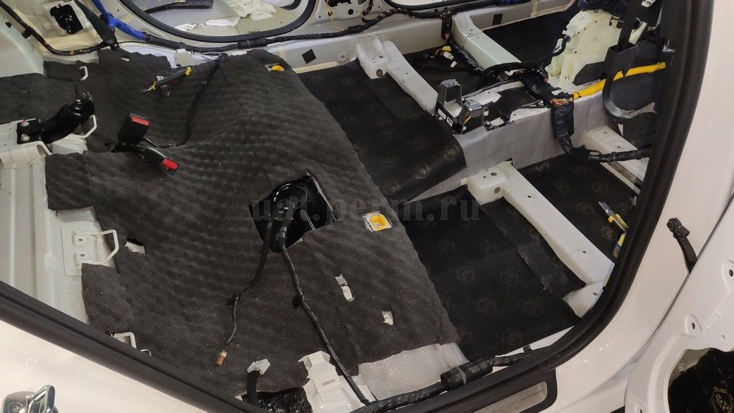 Шумоизоляция пола KIA K5