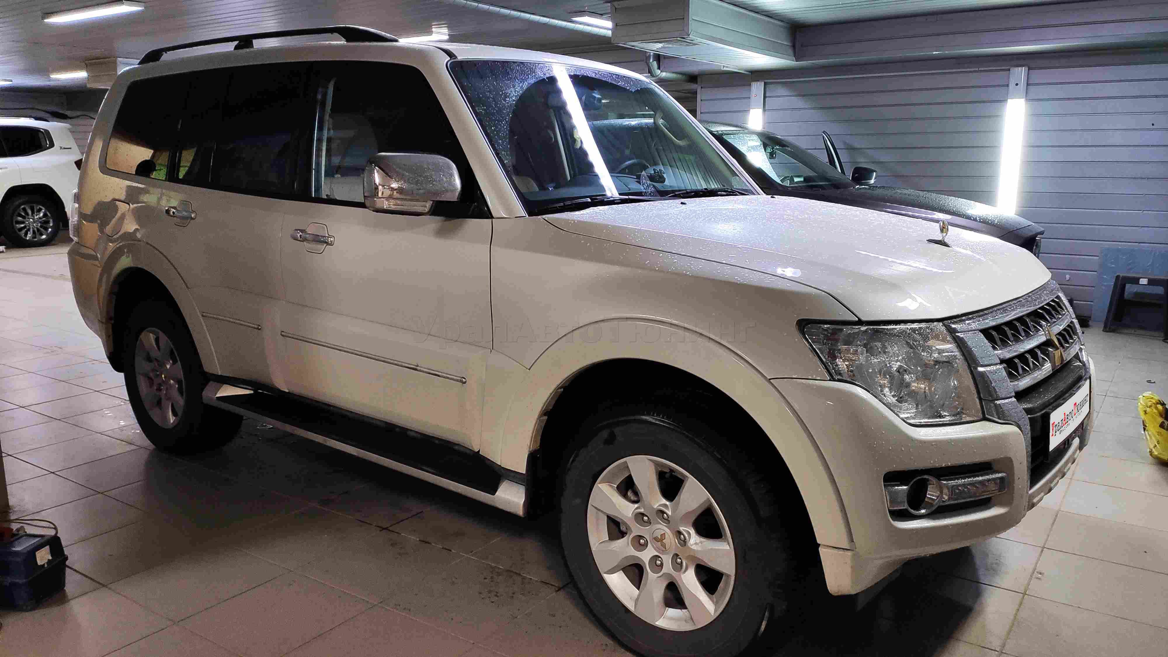 Установка подогрева сидений на Mitsubishi Pajero 4