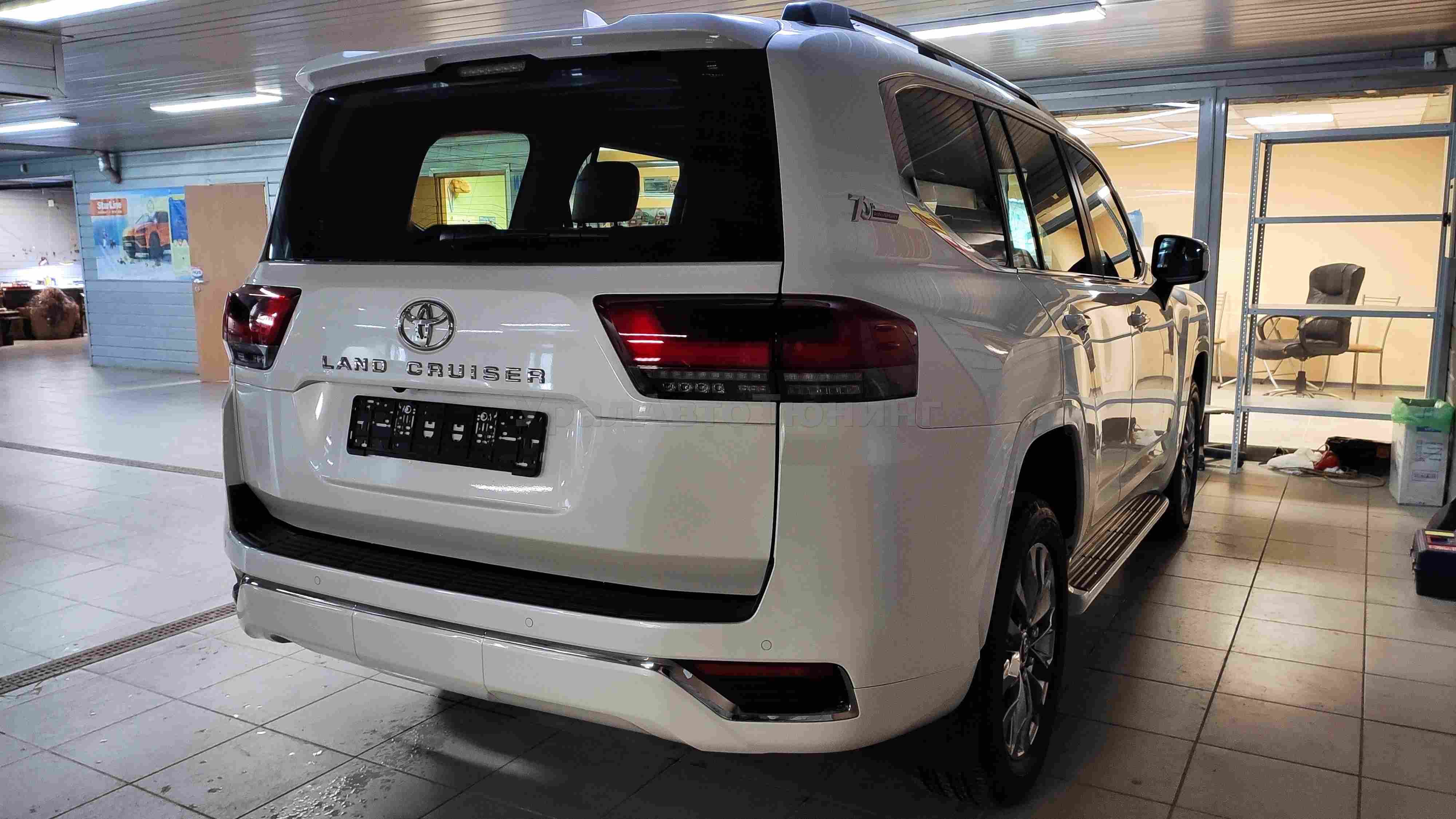 Установка фаркопа на Toyota Land Cruiser 300