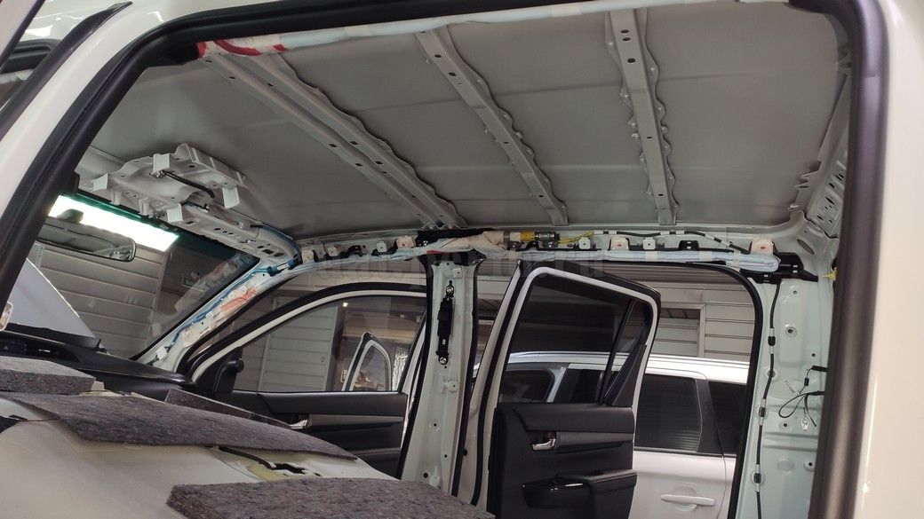Шумоизоляция крыши Toyota Hilux