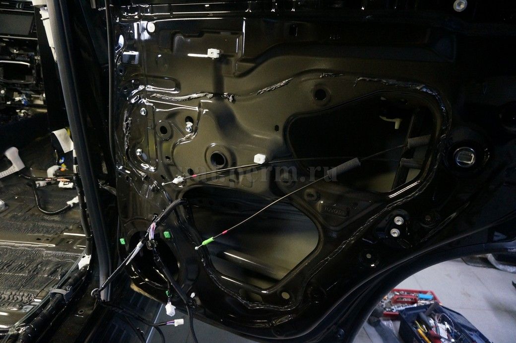 Toyota Land Cruiser Prado - шумоизоляция
