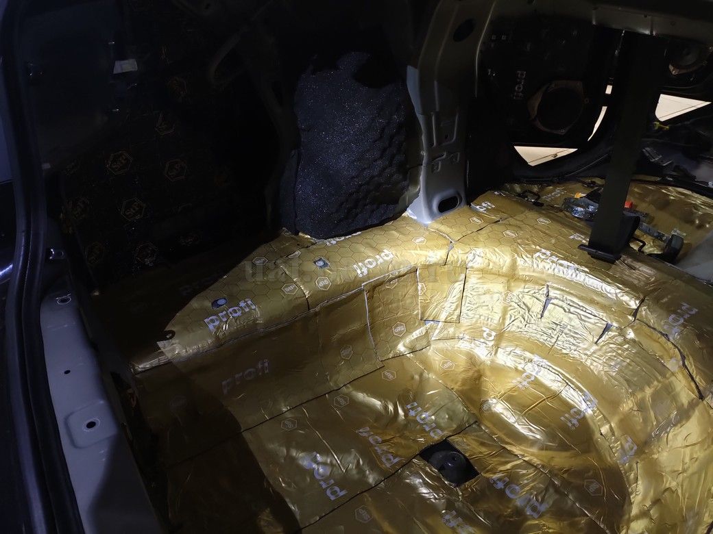 KIA RIO - шумоизоляция пола и багажника