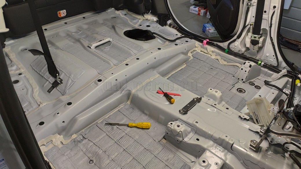 Toyota Highlander (XU60) - шумоизоляция пола