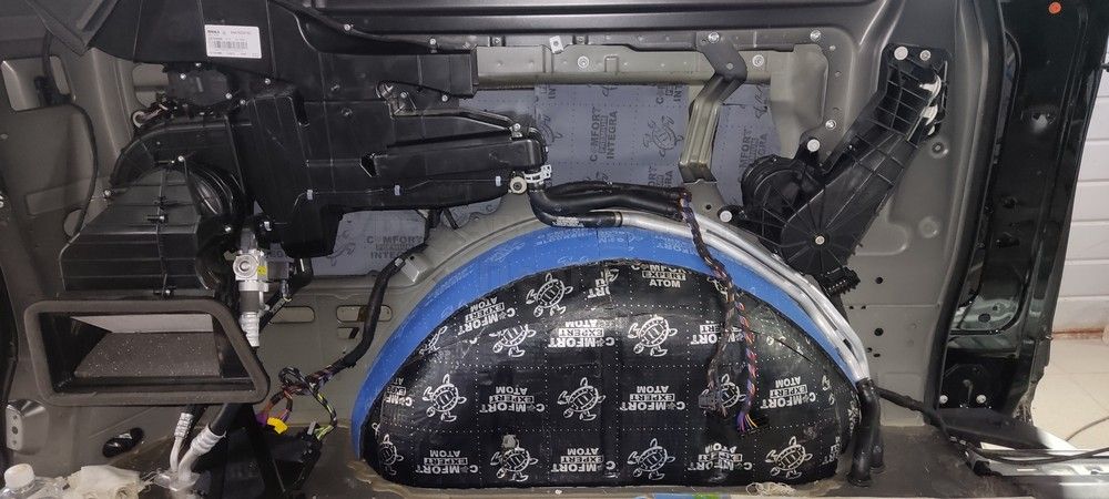 Шумоизоляция багажника Mercedes V250