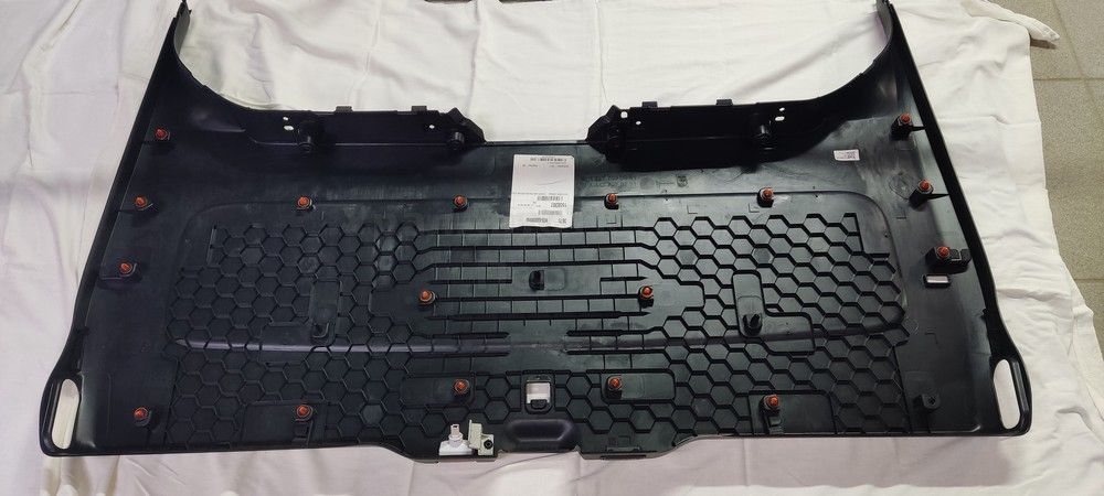 Шумоизоляция крышки багажника Mercedes V250
