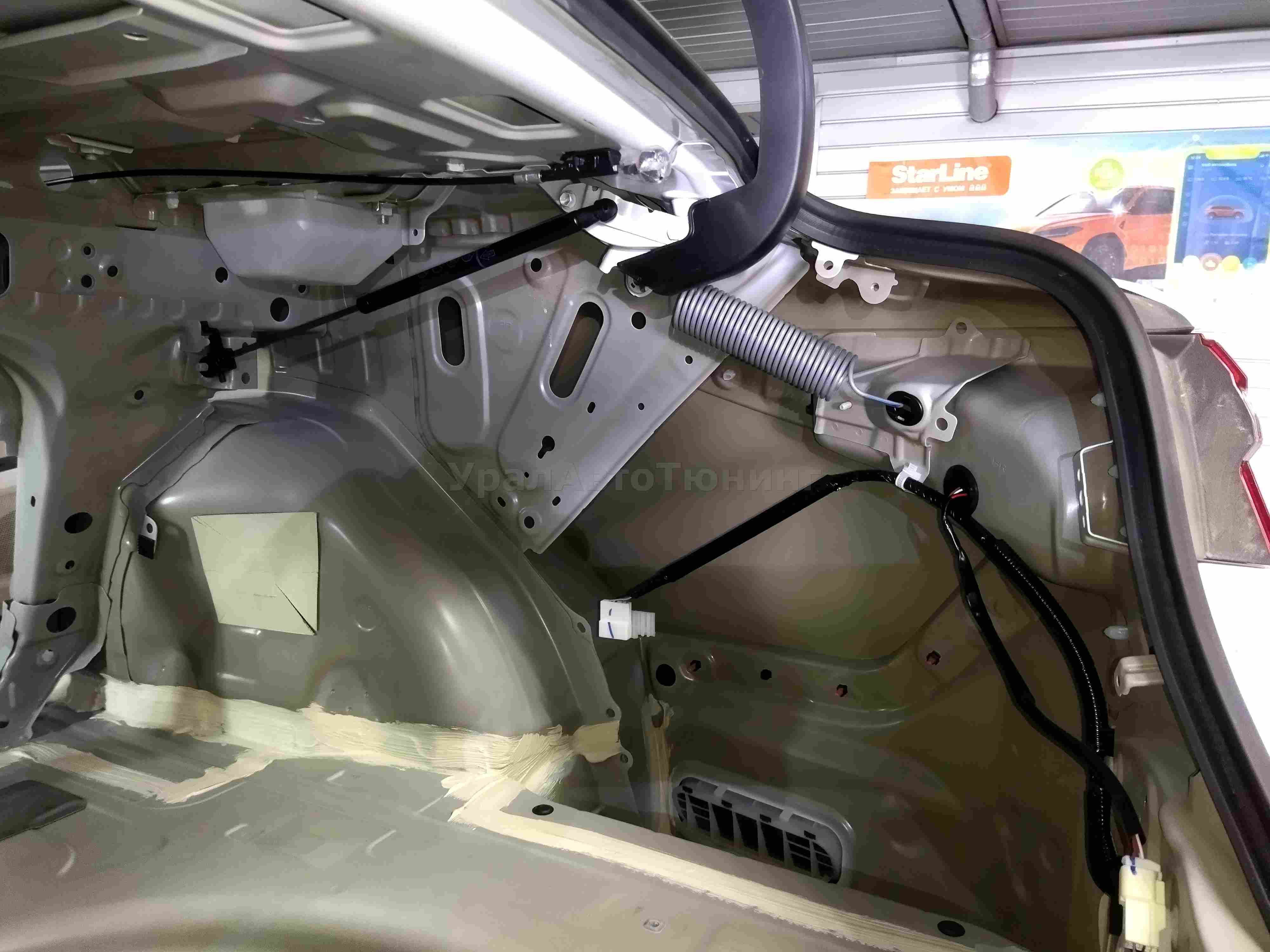 Шумоизоляция багажника Toyota Camry