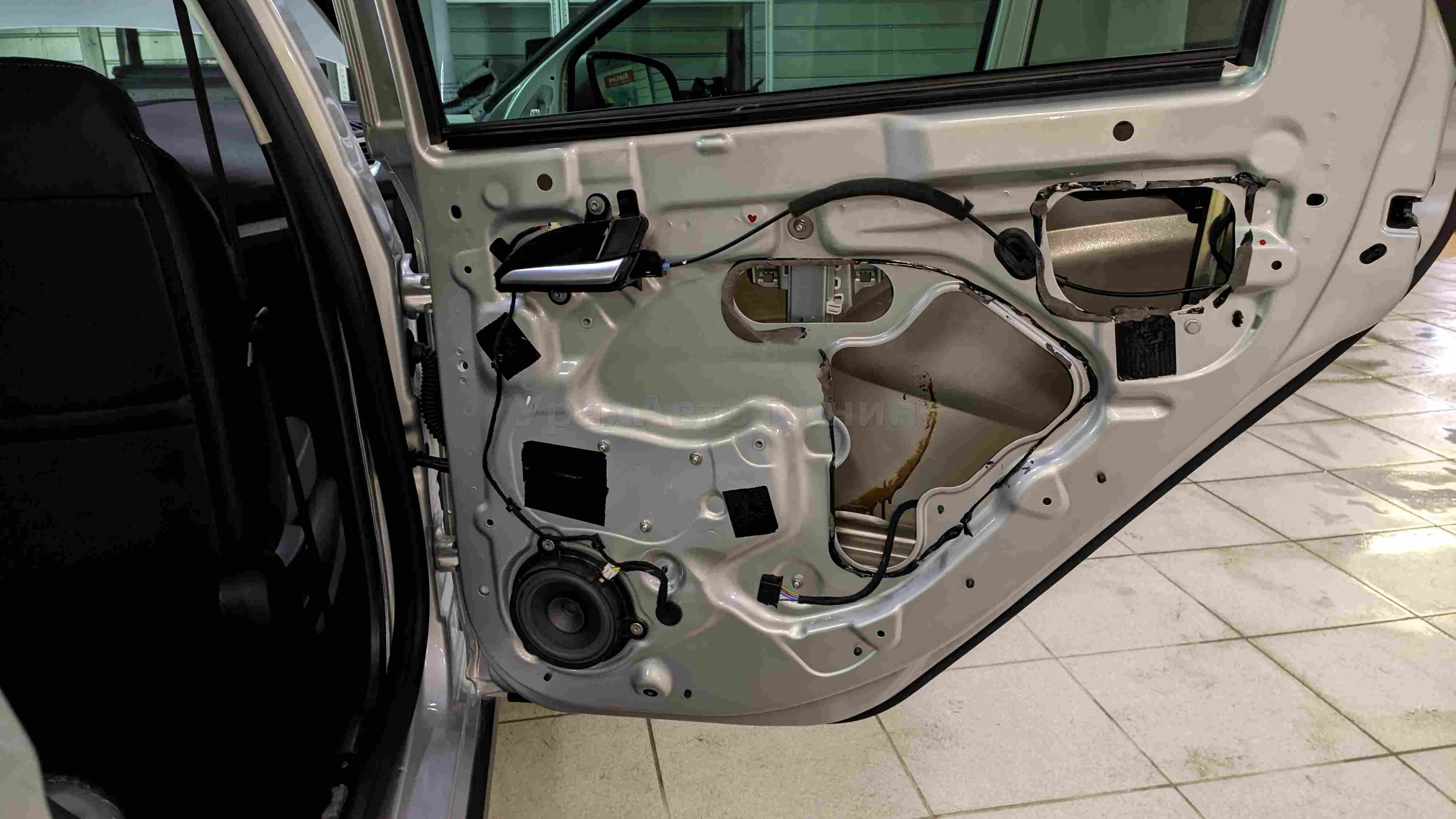 Шумоизоляция дверей Lada Vesta