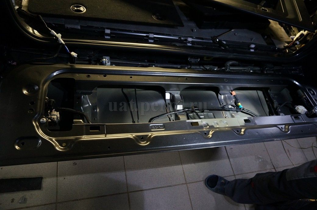 Toyota Land Cruiser 200 - шумоизоляция крышки багажника