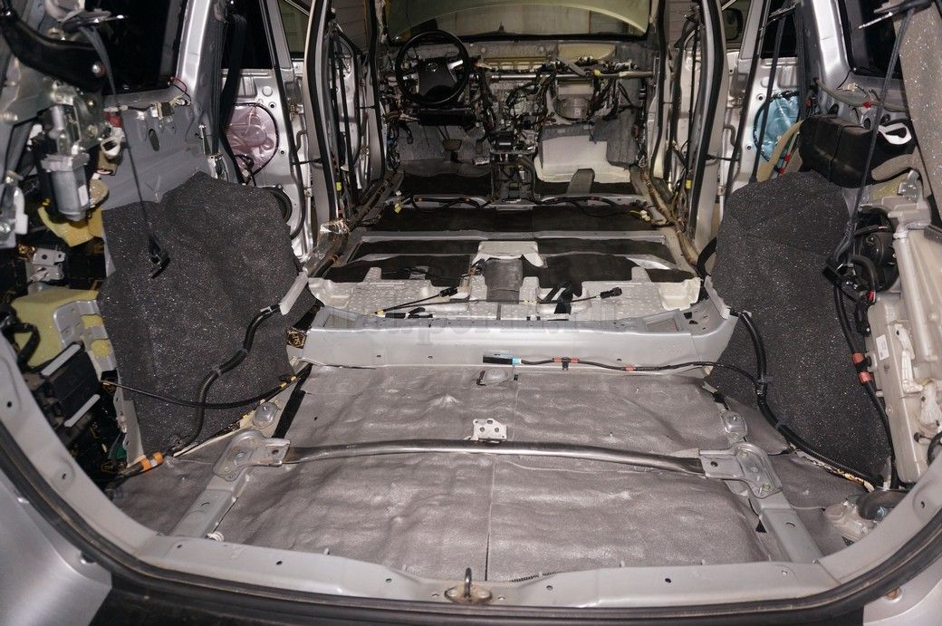 Toyota Highlander - шумоизоляция