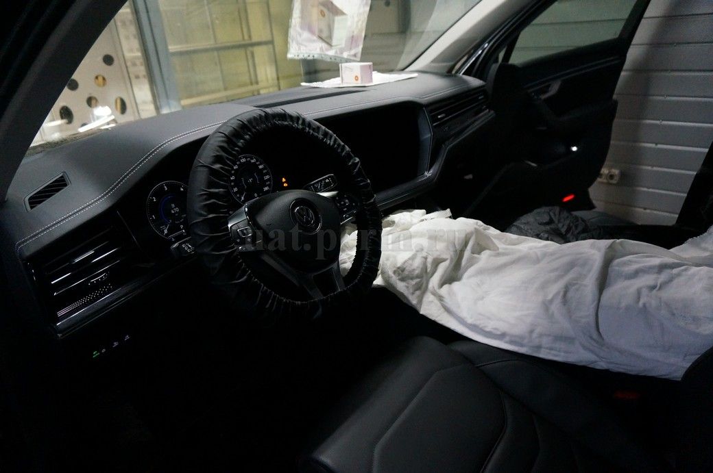 VW Touareg - установка камеры заднего вида