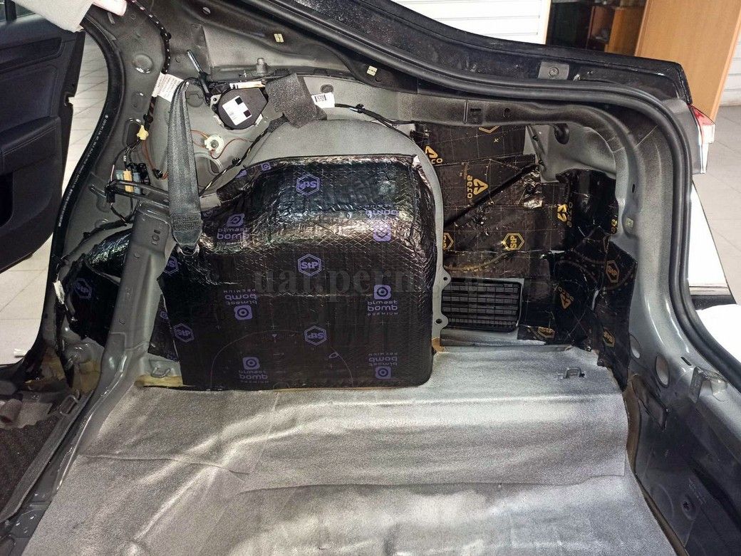 Шумоизоляция багажника Skoda Rapid