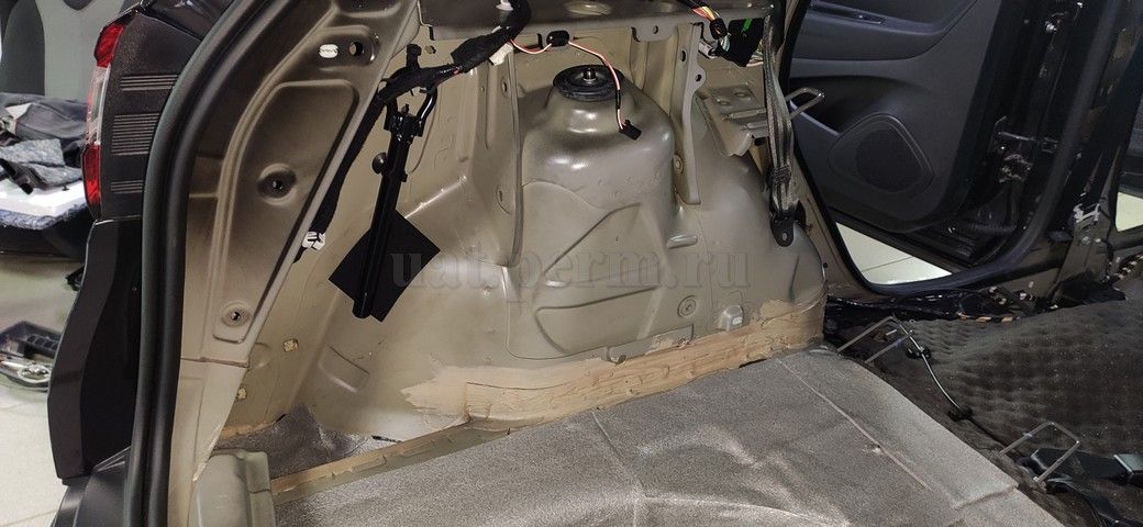 Renault Kaptur - шумоизоляция багажника