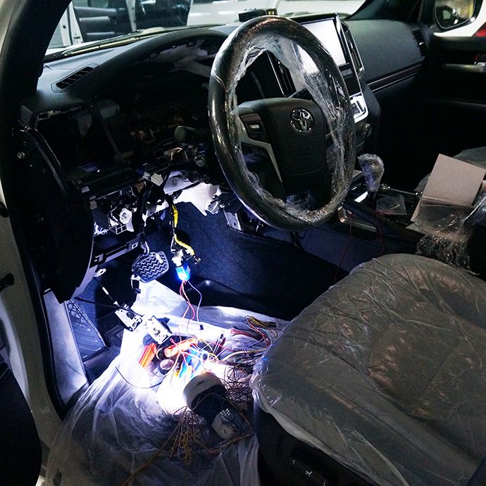 Toyota Land Cruiser 200 - Установка автосигнализации Pandect X-1900BT