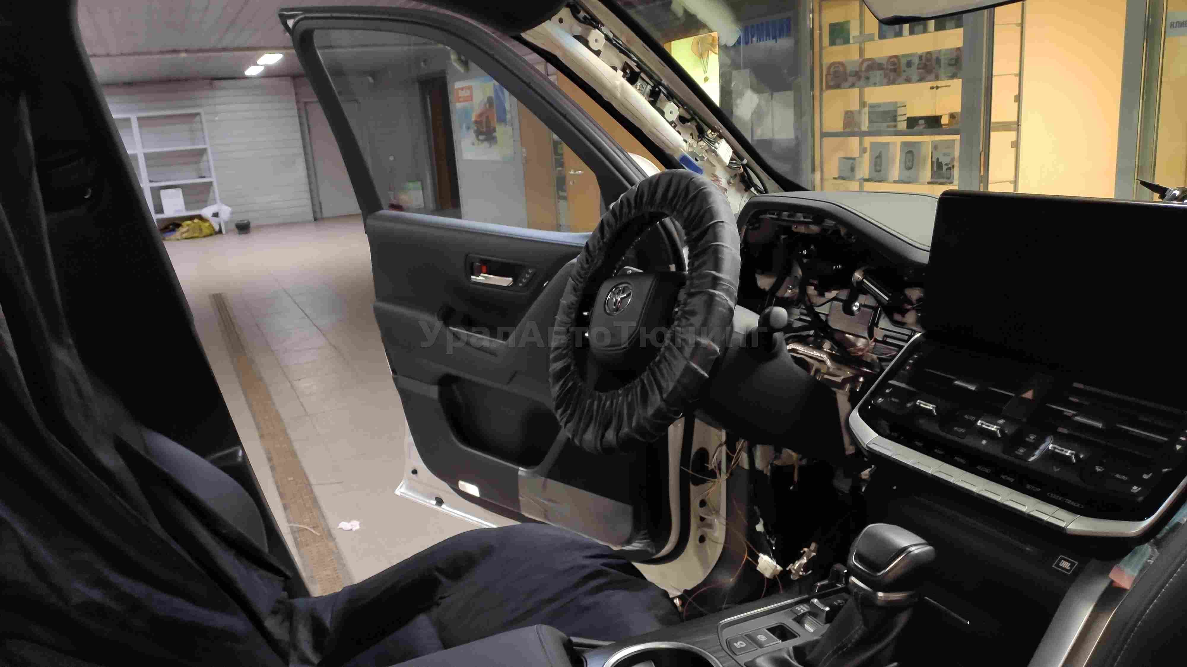 Установка автосигнализации StarLine S96 (v.2) на Toyota Land Cruiser 300