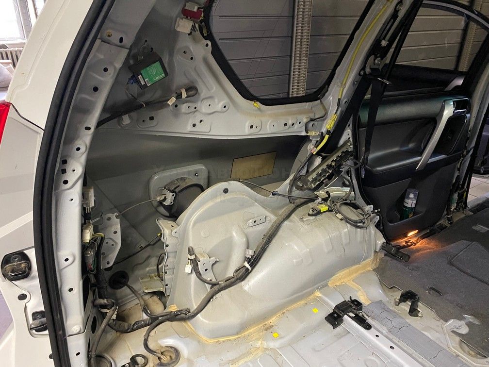 Шумоизоляция багажника Toyota Land Cruiser Prado