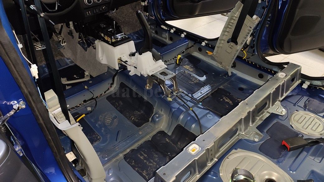 Шумоизоляция пола Mitsubishi ASX