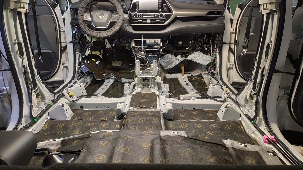 Toyota Highlander (XU60) - шумоизоляция пола