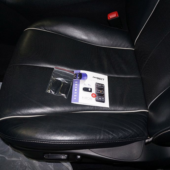 Toyota Venza - Установка автосигнализации Pandect X-1800BT