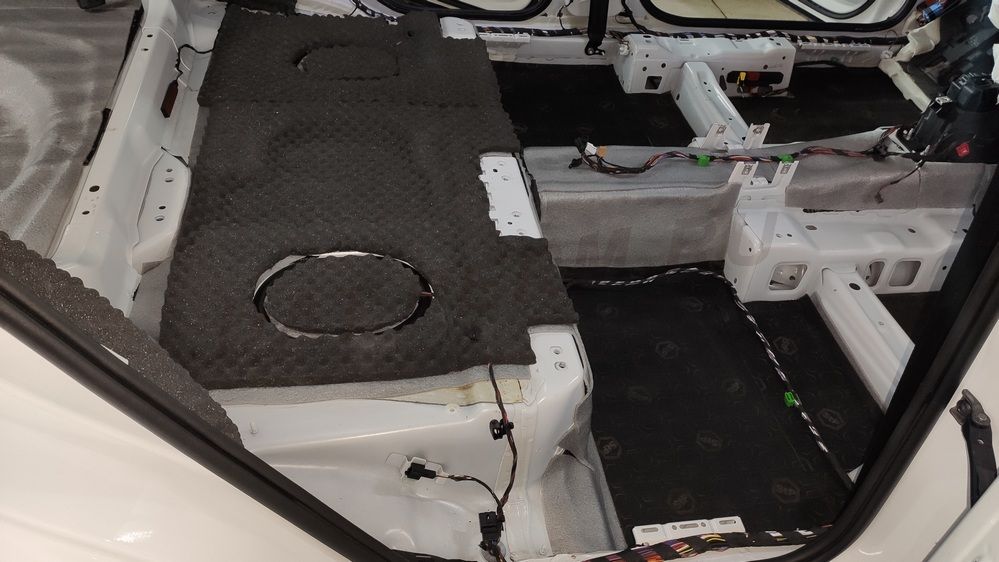 Шумоизоляция пола VW Tiguan