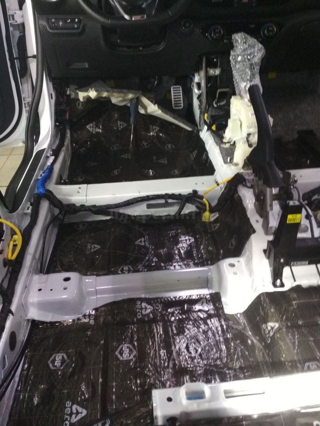 Шумоизоляция пола KIA Cerato