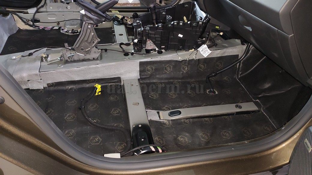 Шумоизоляция пола Renault Arkana