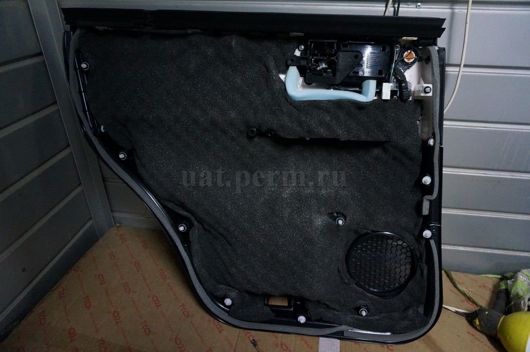 Toyota Land Cruiser 200 - шумоизоляция дверей