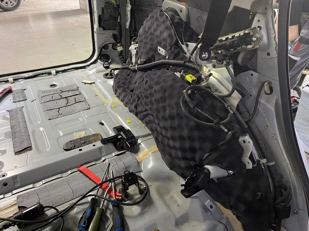 Шумоизоляция багажника Toyota Land Cruiser Prado
