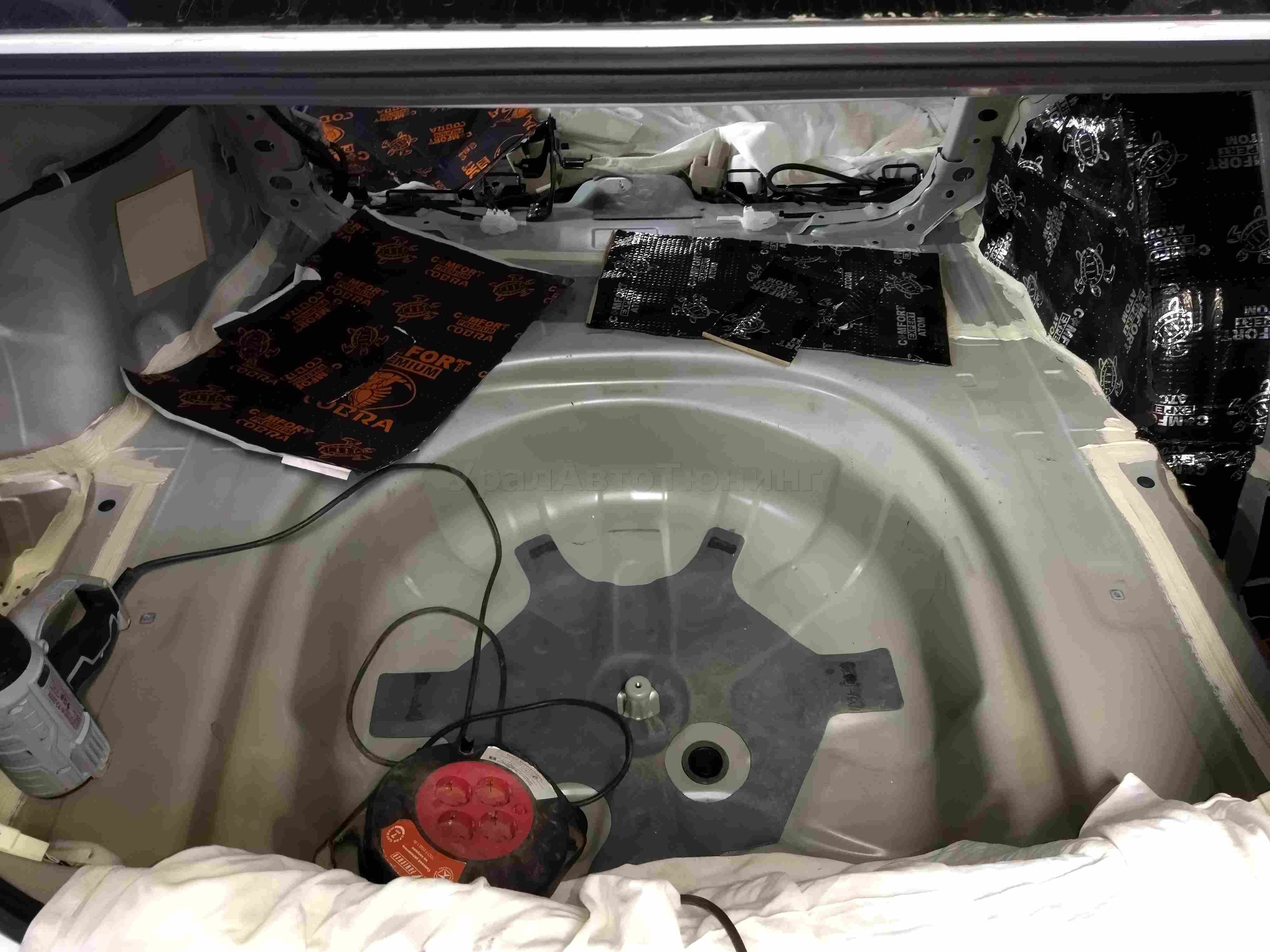 Шумоизоляция багажника Toyota Camry