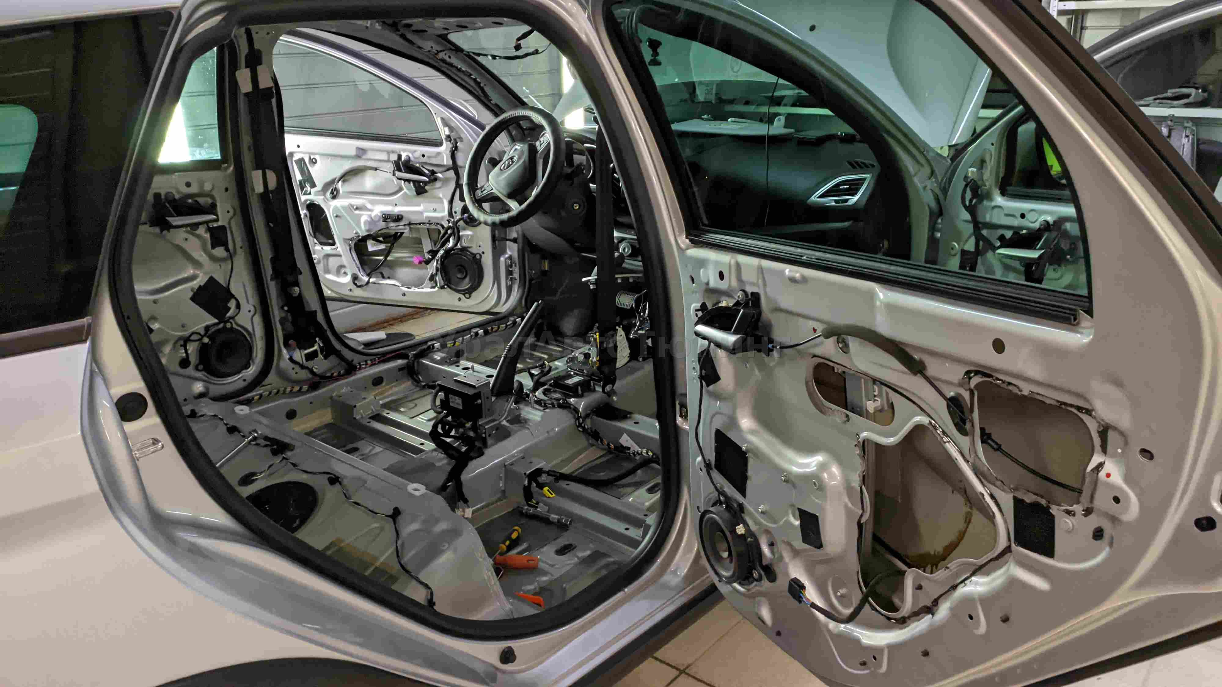 Шумоизоляция дверей Lada Vesta