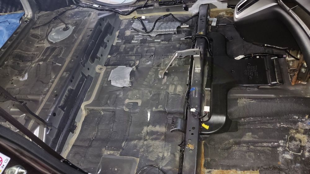 Шумоизоляция пола Honda CR-V