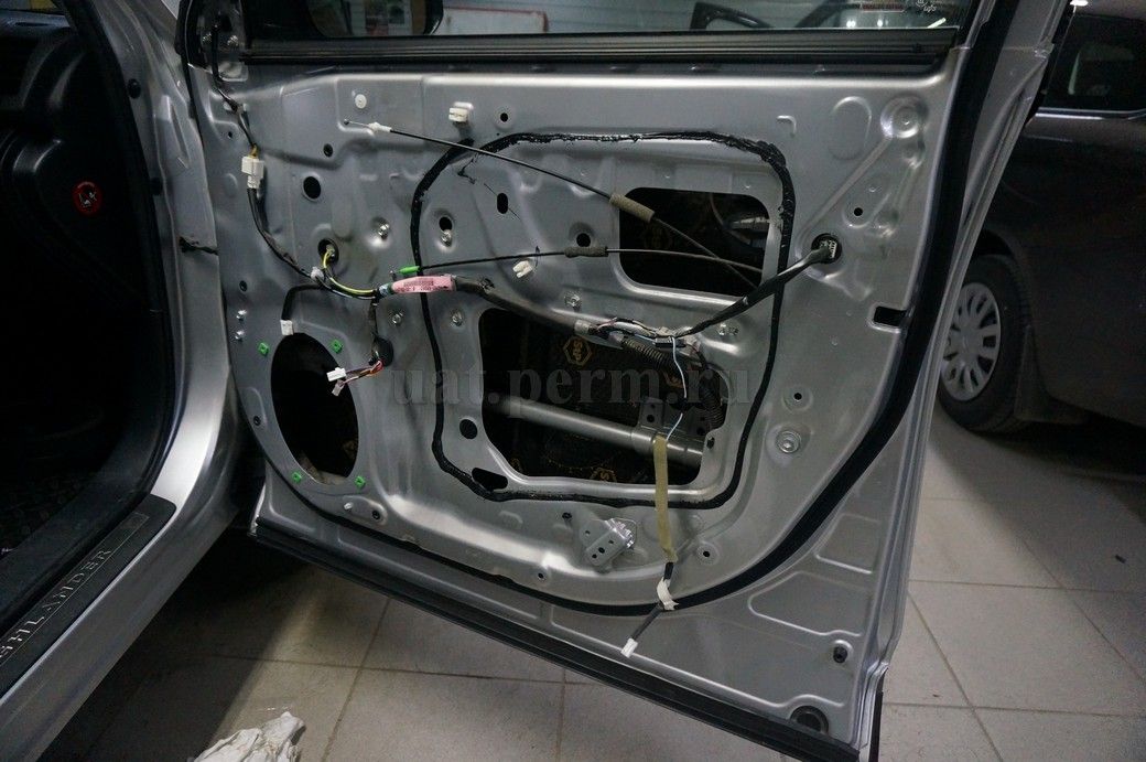 Toyota Highlander - шумоизоляция
