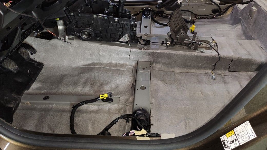 Шумоизоляция пола Renault Arkana