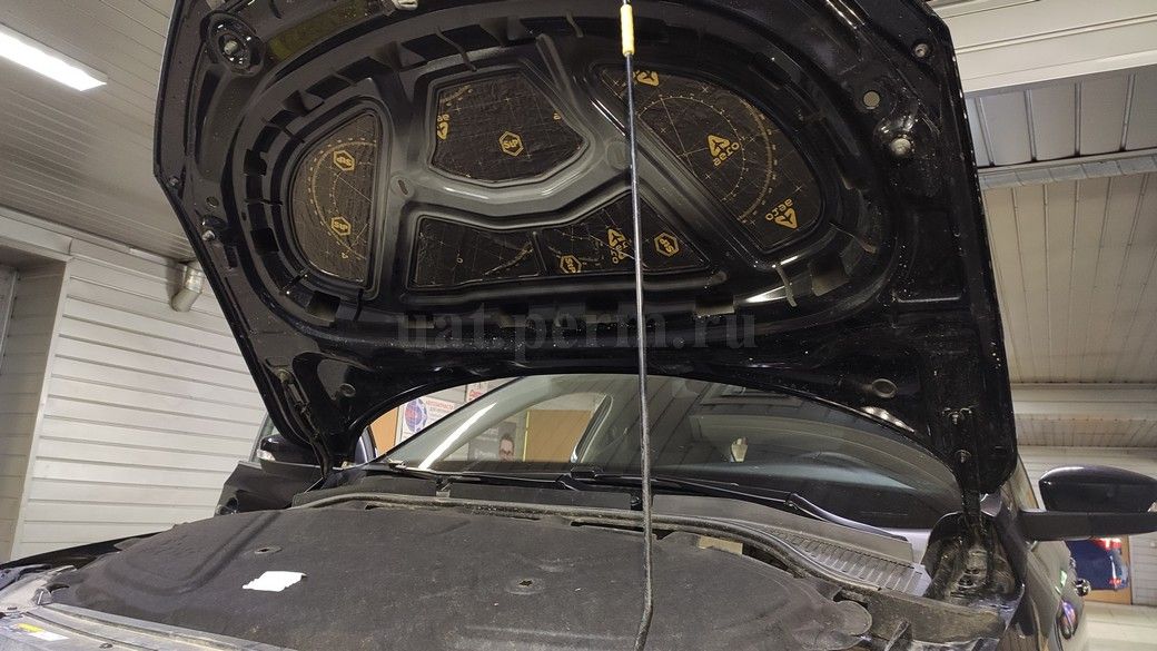 Шумоизоляция капота Skoda Rapid