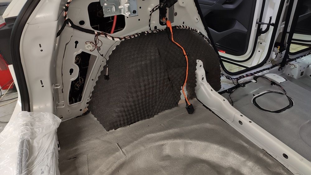 Шумоизоляция багажника VW Tiguan