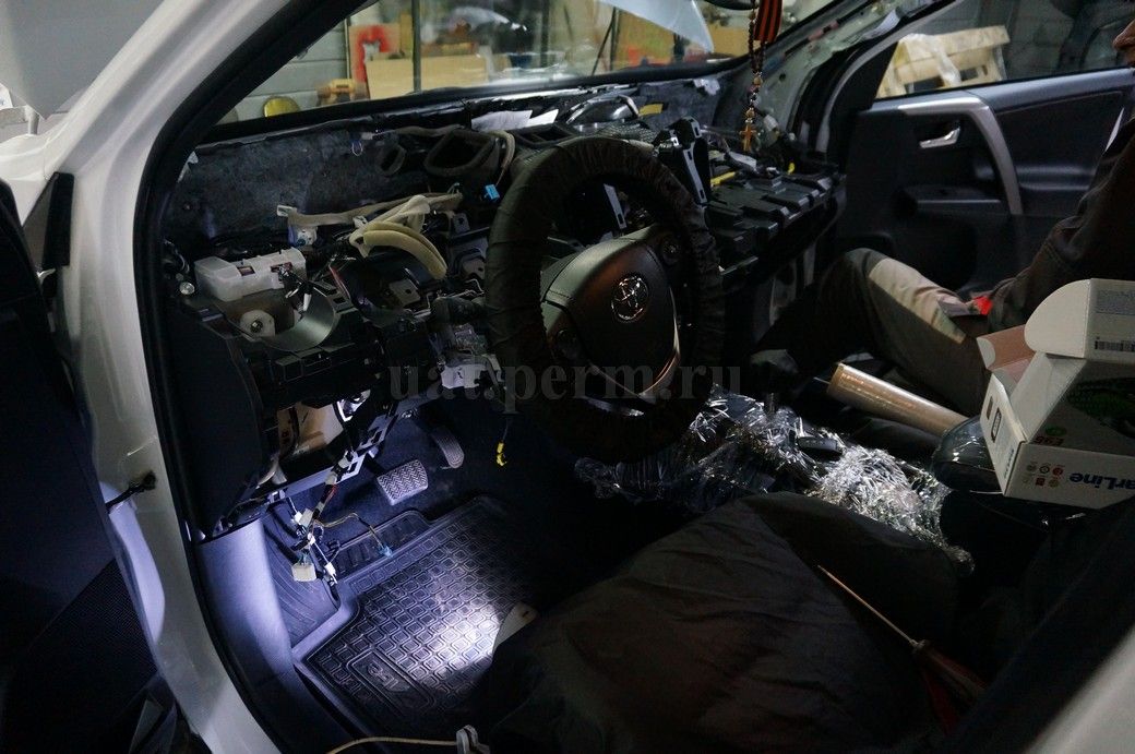 Toyota Rav-4 - установка автосигнализации StarLine E96bt