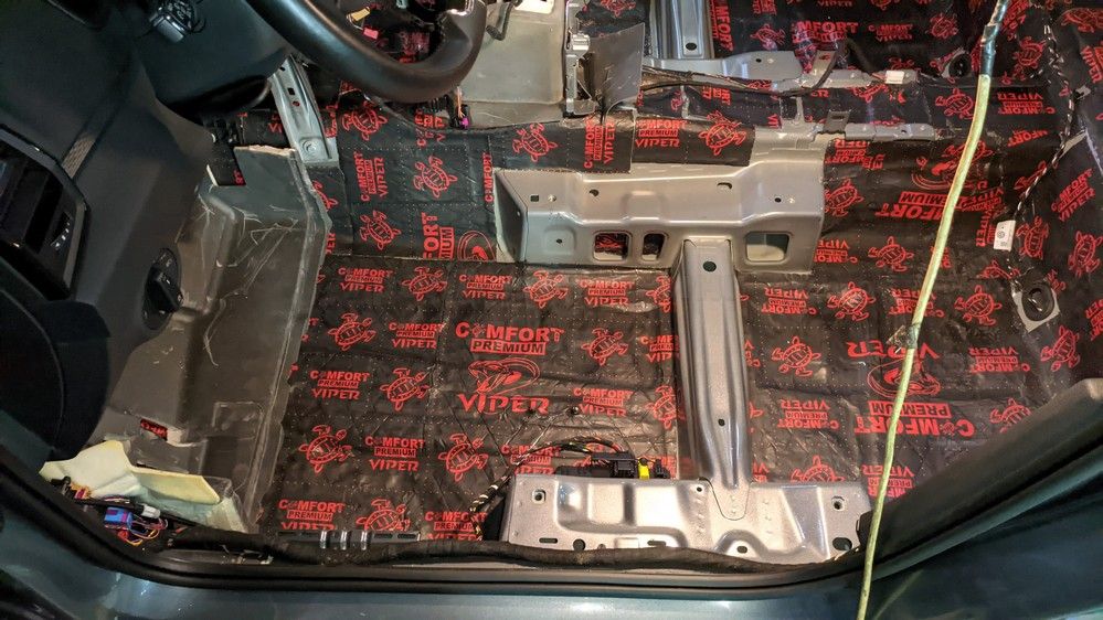 Шумоизоляция пола Skoda Karoq