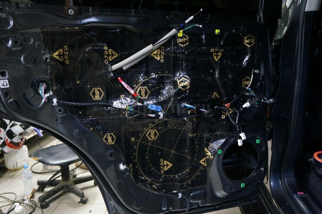 Toyota Land Cruiser 200 - шумоизоляция дверей