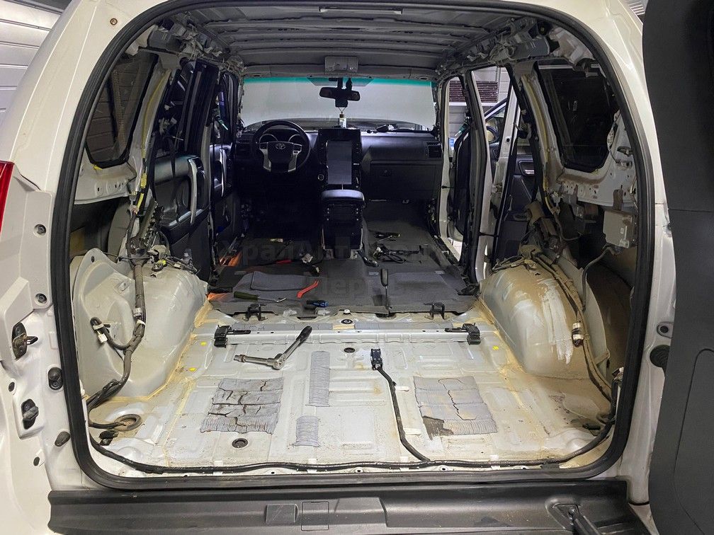Шумоизоляция багажника Toyota Land Cruiser Prado