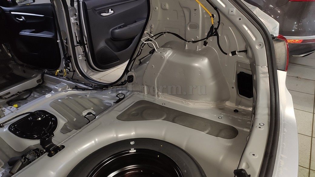 Subaru Forester - шумоизоляция багажника