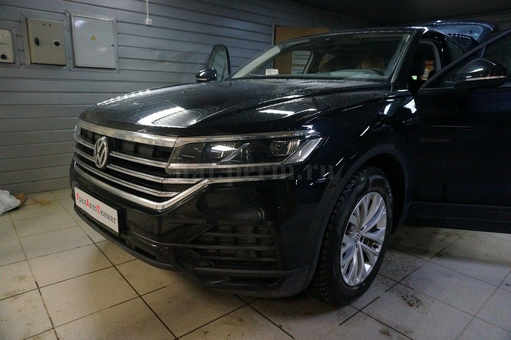VW Touareg - установка камеры заднего вида