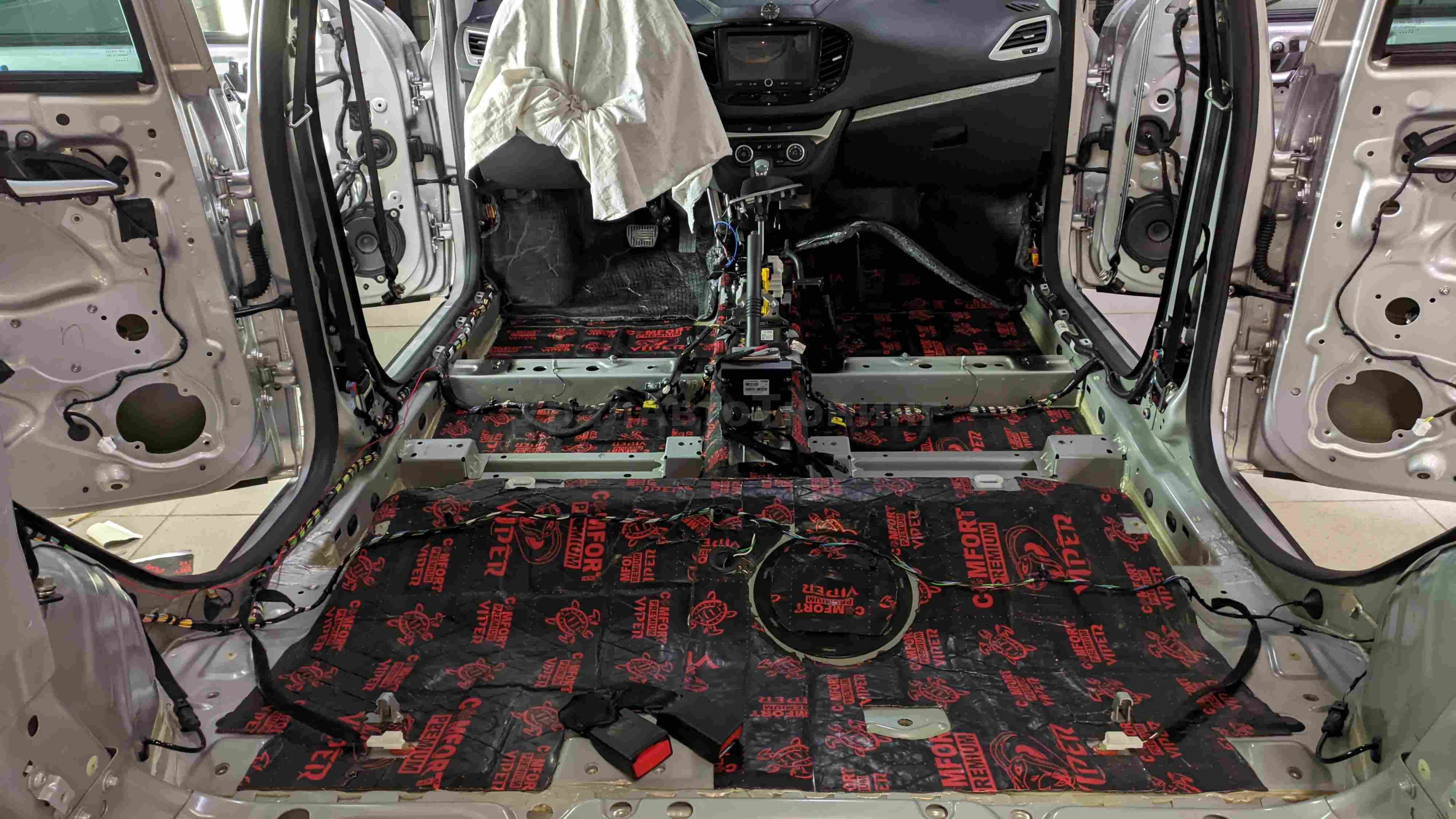 Шумоизоляция пола Lada Vesta