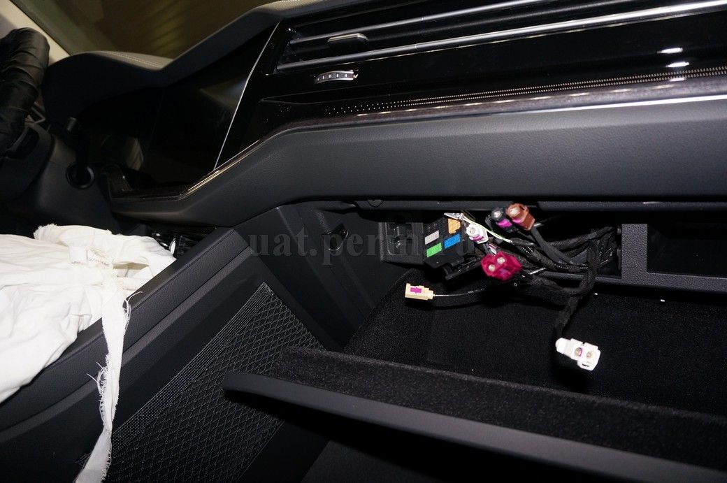 VW Touareg - установка камеры заднего вида